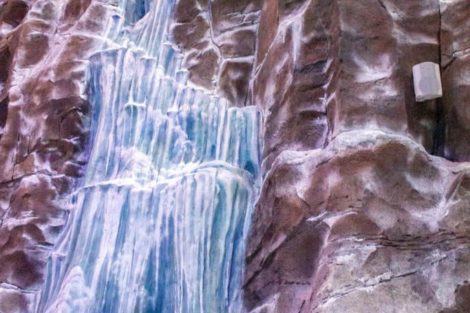 Заснеженная скала - парк остров мечты фото 11